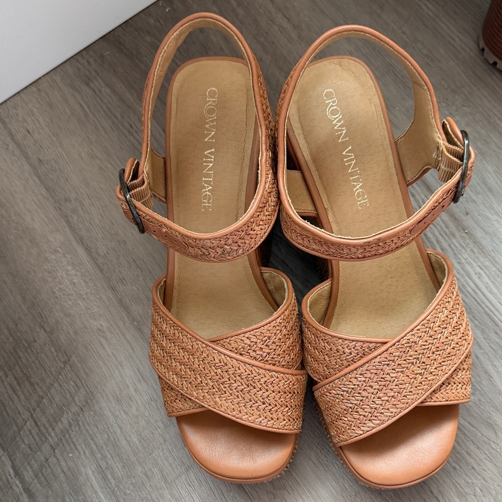 Crown Vintage Women's Tan Woven Strap Heels